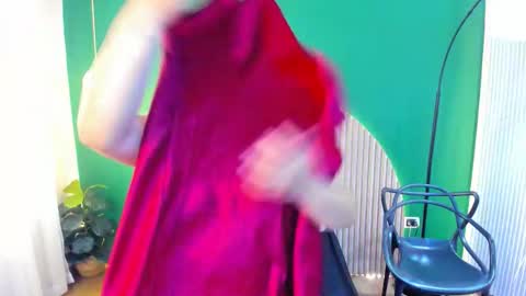 Taylor Bennet online show from November 15, 11:40 am