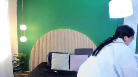 Taylor Bennet online show from December 3, 11:52 am