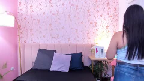 Taylor Bennet online show from February 6, 11:57 am