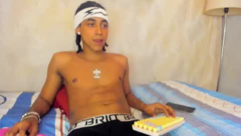 Snapshot of taylor_bigdick18 chatting on February 27, 2:22 am Taylor online show from February 27, 2:22 am