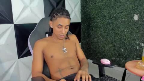 Taylor online show from April 8, 3:28 am