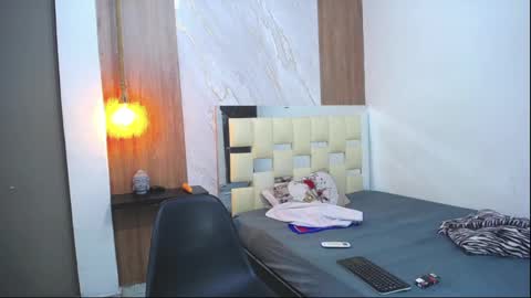 taylor_collins_2 online show from September 22, 10:45 pm