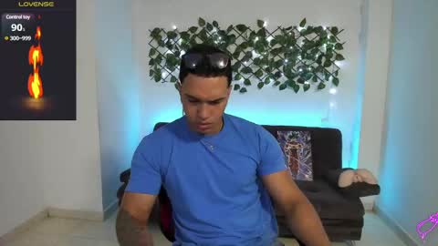 Snapshot of taylor_johnn chatting on December 11, 2:22 pm Penagos zz online show from December 11, 2:22 pm