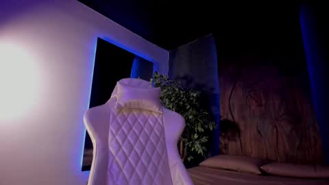 Taylor  Help me to get 100 thumbs up online show from February 17, 4:26 pm