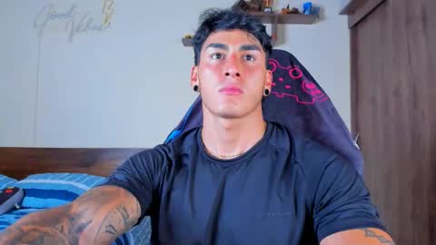 taylor_mclane1 online show from April 4, 8:06 pm