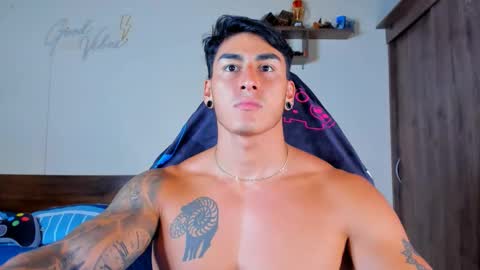 taylor_mclane1 online show from April 5, 6:38 pm