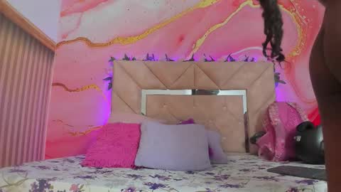 Snapshot of taylor_oriana_ chatting on November 11, 10:59 am Oriana online show from November 11, 10:59 am