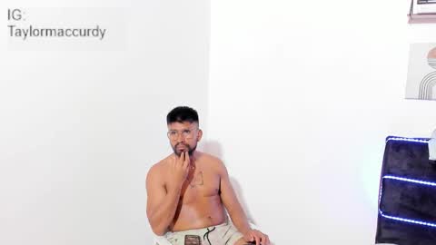 taylormaccurdy_ online show from January 5, 5:27 pm