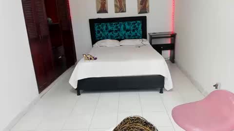 Snapshot of taylorslims chatting on February 20, 1:08 pm taylorslims online show from February 20, 1:08 pm