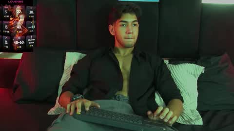 taylorsmiths_ online show from January 12, 3:56 am