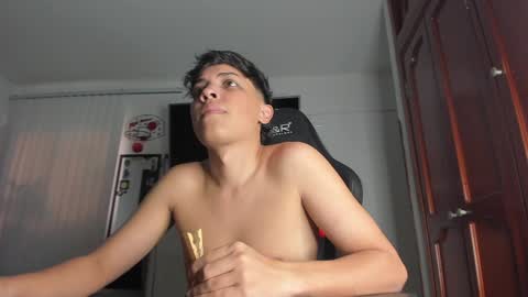 Snapshot of taylorsorf chatting on January 13, 10:35 pm taylorsorf online show from January 13, 10:35 pm