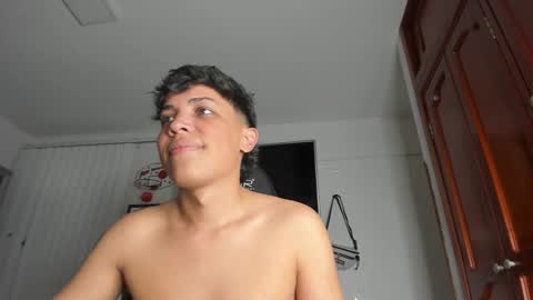 Snapshot of taylorsorf chatting on January 16, 2:51 am taylorsorf online show from January 16, 2:51 am