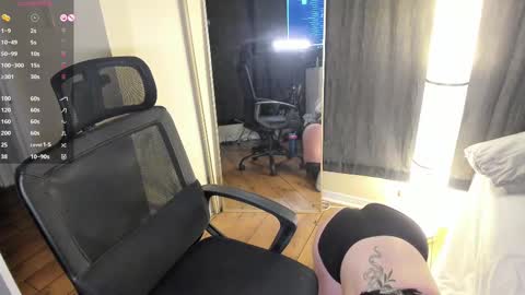 Taylor Tait online show from February 21, 11:21 pm