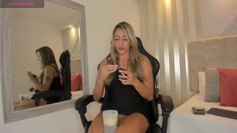 tayra online show from December 13, 11:17 pm