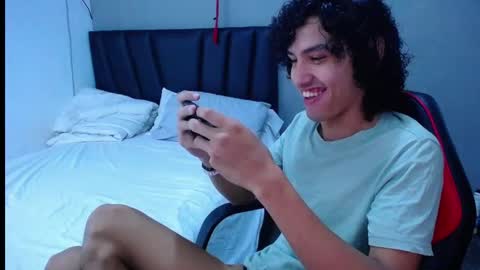 Snapshot of tayronx33 chatting on November 17, 7:30 pm Tayron online show from November 17, 7:30 pm