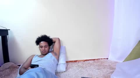 Snapshot of taysonysasha chatting on October 24, 8:27 pm ask for cum online show from October 24, 8:27 pm