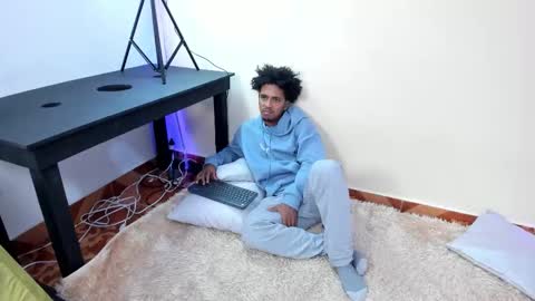 Snapshot of taysonysasha chatting on November 13, 9:36 pm ask for cum online show from November 13, 9:36 pm