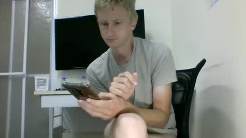 Snapshot of tcute0 chatting on October 5, 8:40 pm tcute0 online show from October 5, 8:40 pm