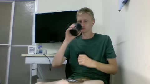 Snapshot of tcute0 chatting on October 10, 9:47 pm tcute0 online show from October 10, 9:47 pm