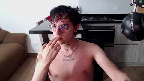 Teo independent model online show from April 14, 1:50 pm