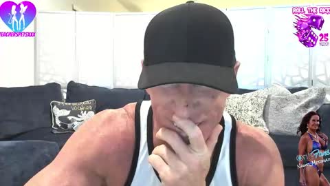 Snapshot of teacherspetsxxx chatting on December 19, 1:12 am THE TEACHERS PETS online show from December 19, 1:12 am