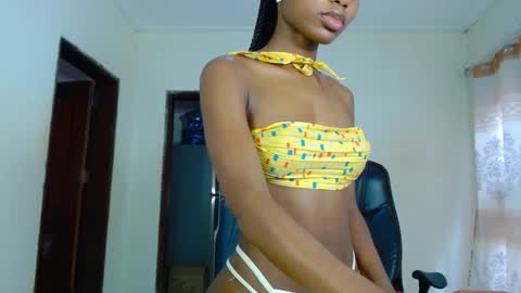 Snapshot of teasequeen01 chatting on October 2, 10:33 am queen online show from October 2, 10:33 am