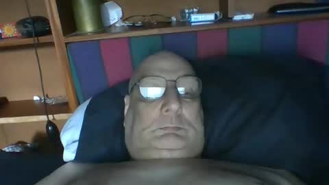 Snapshot of tebb61 chatting on June 9, 10:05 am Mark online show from June 9, 10:05 am