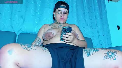 Charlee He online show from November 29, 8:17 am