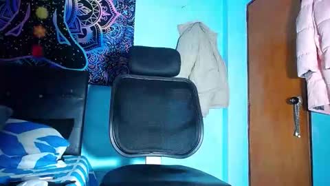 Charlee He online show from February 10, 10:41 am