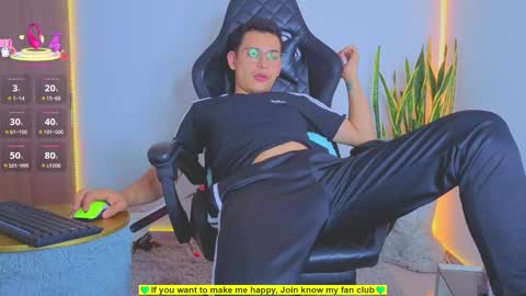 Snapshot of teddy_cowboy chatting on September 24, 11:08 pm Follow me on Twitter boys ryder and instagram teddyscoot 12 online show from September 24, 11:08 pm