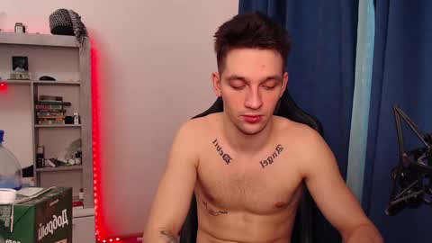 Snapshot of teddy_mode chatting on February 1, 10:05 am Teddy online show from February 1, 10:05 am