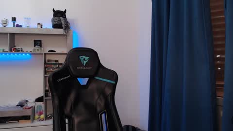 Snapshot of teddy_mode chatting on February 6, 1:05 am Teddy online show from February 6, 1:05 am