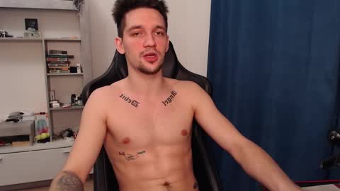 Snapshot of teddy_mode chatting on February 13, 8:24 pm Teddy online show from February 13, 8:24 pm