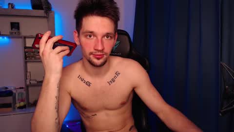 Snapshot of teddy_mode chatting on February 17, 6:37 pm Teddy online show from February 17, 6:37 pm