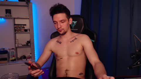 Snapshot of teddy_mode chatting on February 17, 9:41 pm Teddy online show from February 17, 9:41 pm