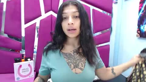 Snapshot of teeennaugthy18 chatting on December 3, 2:58 am Tayloor online show from December 3, 2:58 am