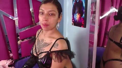 Snapshot of teeennaugthy18 chatting on December 21, 3:25 am Tayloor online show from December 21, 3:25 am