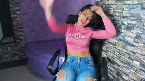 Snapshot of teeennaugthy18 chatting on February 6, 2:44 am Tayloor online show from February 6, 2:44 am