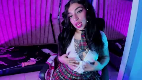 Snapshot of teeennaugthy18 chatting on February 10, 8:42 am Tayloor online show from February 10, 8:42 am