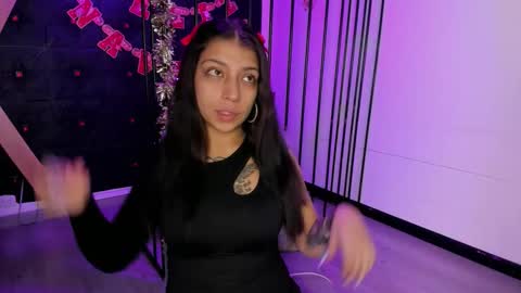 Snapshot of teeennaugthy18 chatting on December 14, 3:01 am Tayloor online show from December 14, 3:01 am