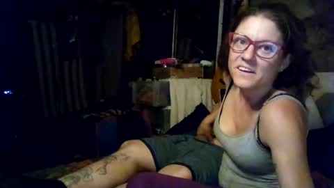 Snapshot of teelciara191 chatting on June 12, 1:43 pm Xyainou online show from June 12, 1:43 pm