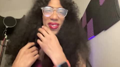 Snapshot of tehanibentley chatting on November 14, 9:08 am Tehani Bentley online show from November 14, 9:08 am