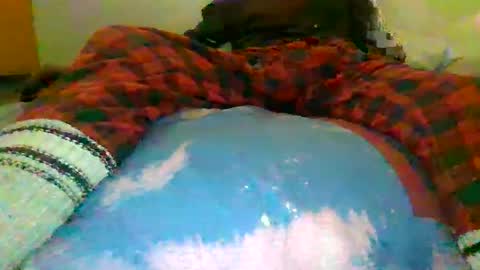 Snapshot of tellias1 chatting on December 15, 8:58 pm tellias online show from December 15, 8:58 pm