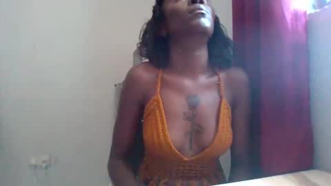 Snapshot of temptiebony69 chatting on October 2, 10:00 am temptiebony69 online show from October 2, 10:00 am