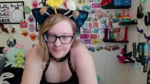 Pixie and Tentacle Overlord online show from February 18, 7:21 pm