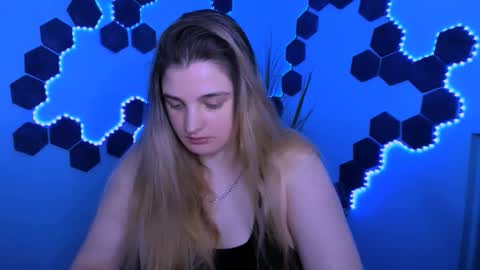 Snapshot of tender_louise chatting on February 26, 9:14 pm ur Louise online show from February 26, 9:14 pm