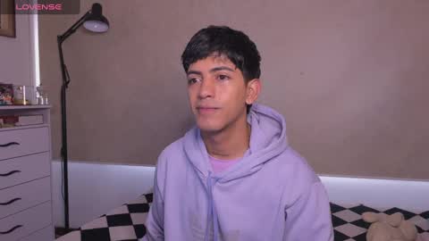 Snapshot of teobuff chatting on November 18, 12:42 pm teo browny online show from November 18, 12:42 pm