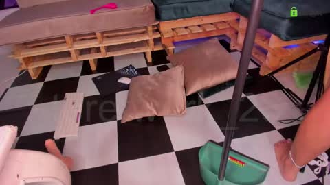 Snapshot of teretwerk_23 chatting on February 19, 4:34 am teresa help me reach 100 like online show from February 19, 4:34 am