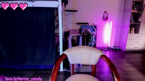 Snapshot of terror_candy chatting on June 1, 3:41 am CRY BABY online show from June 1, 3:41 am