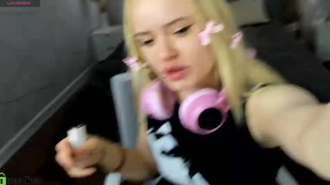 Tessa online show from April 15, 9:16 am